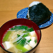 法蓮草と豆腐のお味噌汁